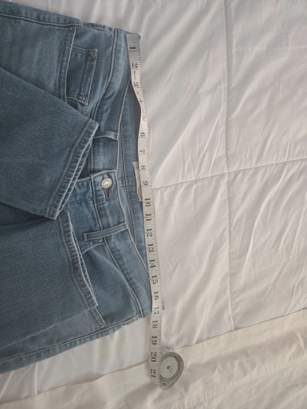 Levi's Women’s Light Blue High-Rise Jeans - Picture 4 of 9